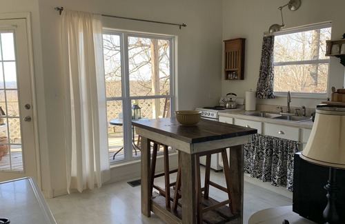 Sylvan Shores Cottage | Grace Cottage - Charming cottage on beautiful Beaver Lake