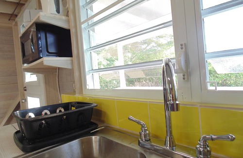 Fitches Creek Ski Chalet | Grace Inn: 2 Bedrooms, Naturally Cooled In A Quiet Smart Community Certified