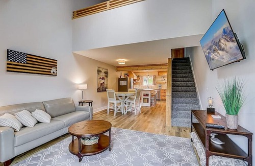 Lake Delton Condo | Grace-Jo Vacation Home at Tamarack