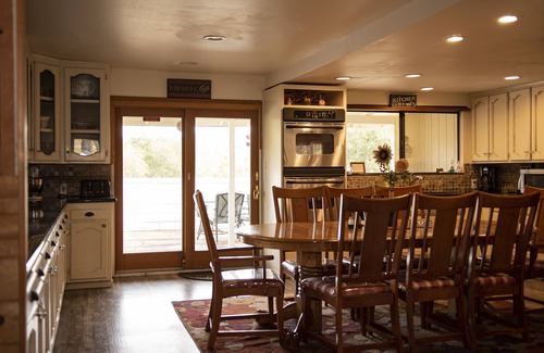 Mariposa House | Grace Oaks Mariposa Yosemite Vacation Rental Retreat