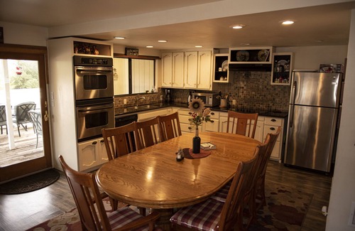 Mariposa House | Grace Oaks Mariposa Yosemite Vacation Rental Retreat