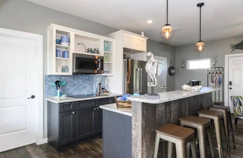 Rockport Cottage | Grace's Cottage w/pier & Beautiful pool