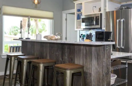 Rockport Cottage | Grace's Cottage w/pier & Beautiful pool