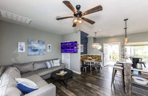 Rockport Cottage | Grace's Cottage w/pier & Beautiful pool