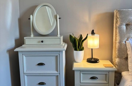 Tring House | Grace's Guesthouse Room 4