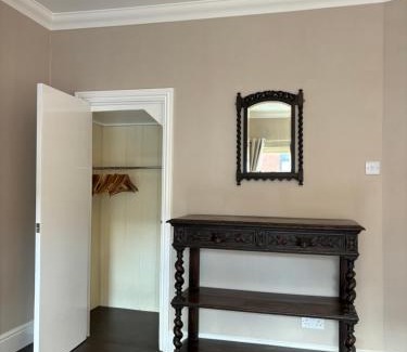 Tring House | Grace's Guesthouse Room 2