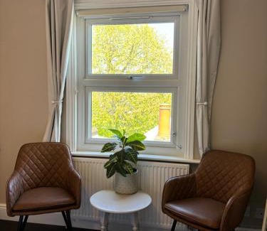 Tring House | Grace's Guesthouse Room 3
