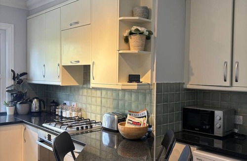 Tring House | Grace's Guesthouse Room 1