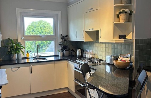 Tring House | Grace's Guesthouse Room 3