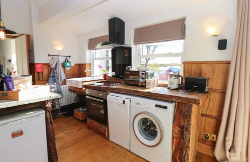 Hurworth-on-Tees House | GRACE'S RETREAT, pet friendly, with open fire in Hurworth-On-Tees