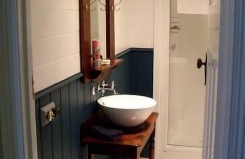 Smithton House | Grace's Spa Cottage, Smithton.