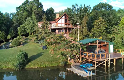 Rising Sun House | Grace Woods - Private Lake | Fire Pits | Sauna