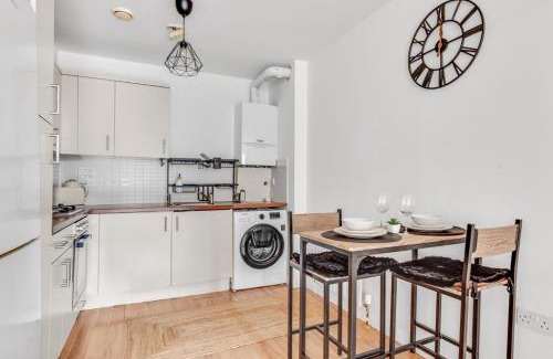 West Ham Apartment | Graceful Stays - Self Contained Spacious 2 Bed Apartment Stratford