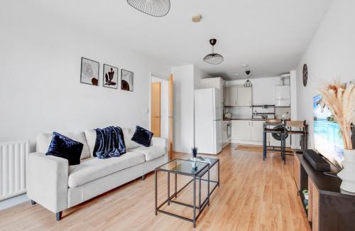 West Ham Apartment | Graceful Stays - Self Contained Spacious 2 Bed Apartment Stratford