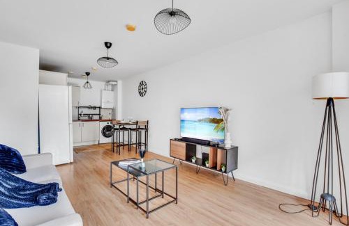 West Ham Apartment | Graceful Stays - Self Contained Spacious 2 Bed Apartment Stratford