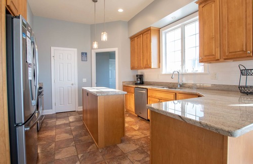 Romulus Cottage | Gracie's Place: Panoramic Sunset Views on Seneca Lake!