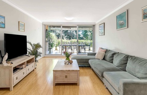 Greenwich Apartment | Gracious Greenwich with Tuscan Terrace