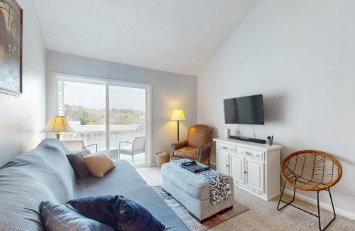 Hickory Apartment | Gracious Lookout