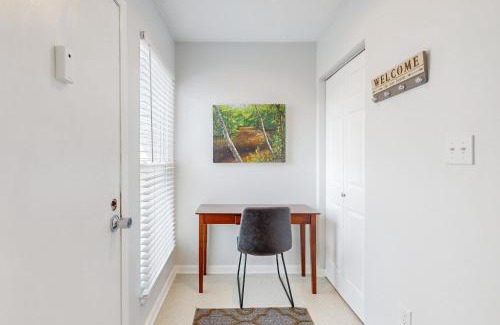 Hickory Apartment | Gracious Lookout