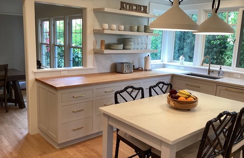 Amazon House | GRADUATION '26 SLEEPS 9! Luxury Home, 3-5 min walk to Campus and Hayward Field