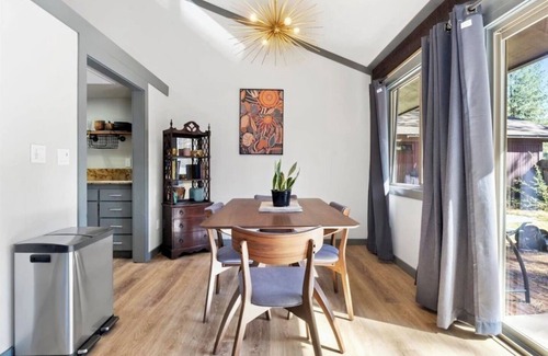 Graeagle House | Graeagle Meadows Luxury Pet Friendly Modern A/C