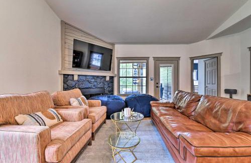 Graford House | Graford Cabin with Rooftop Deck and Lake Views!