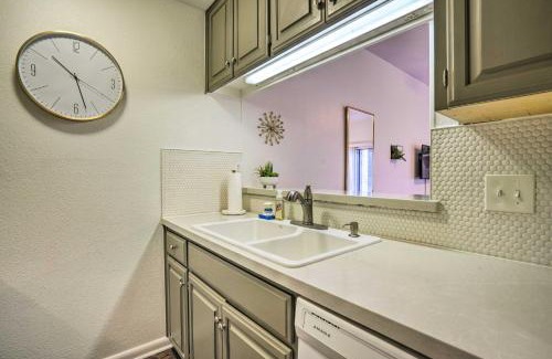 New Braunfels Apartment | Graham Haus River Condo Walk to Schlitterbahn!
