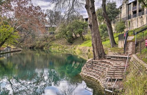 New Braunfels Apartment | Graham Haus River Condo Walk to Schlitterbahn!