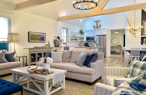Sea View House | Graham's Reef - NEW, Ocean views, 2min walk to beautiful beach, AC