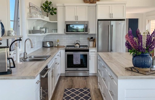 Sea View House | Graham's Reef - NEW, Ocean views, 2min walk to beautiful beach, AC