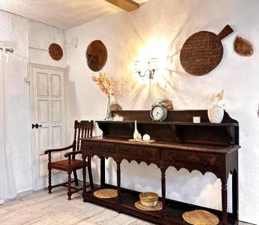 L'Escala House | Graham's Town House