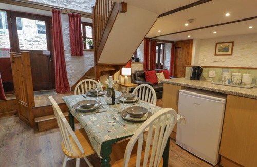 Pennant Melangell Cottage | GRAIG LAS THE BARN, pet friendly in Llanrhaeadr-Ym-Mochnant