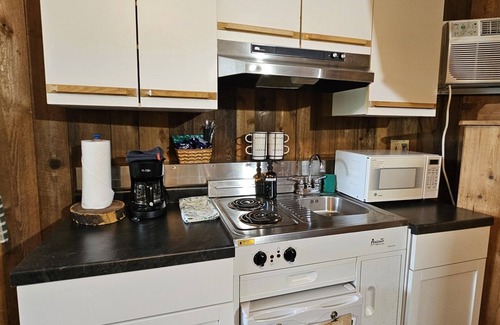 Orange Prairie Cottage | Grain Bin Cottage 11