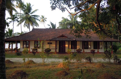 Kumbalangi House | Gramam Homestay, Cochin - Quietest Homestay on Kerala Backwaters!