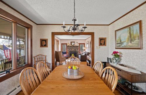 East Hampton House | Grammy's Famous Lake House Retreat