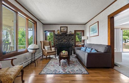 East Hampton House | Grammy's Famous Lake House Retreat