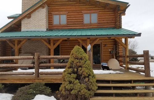 North Logan Cabin | Grammy's Log Cabin Mountain Views