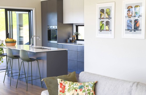 Nelson South House | Grampians Views Nelson: 4 Bedrooms, 3 Baths, Sun & City Proximity!