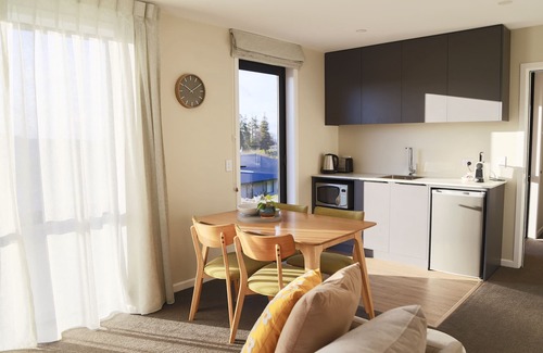 Nelson South House | Grampians Views Nelson: 4 Bedrooms, 3 Baths, Sun & City Proximity!