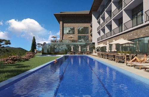 Campos do Jordao Apartment | Gran Paradiso - Pool and mountain view