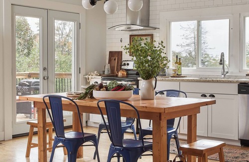 Waupoos House | Gran Roble - A Charming Countryside Retreat