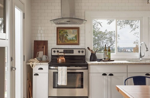 Waupoos House | Gran Roble - A Charming Countryside Retreat