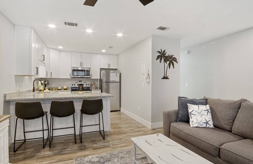 El Centro Beach Condo | Granada Getaway Ground floor PETS AOK