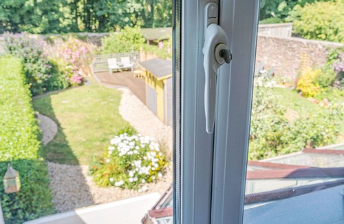 Pembroke Cottage | GRANARY COTTAGE, pet friendly, with a garden in Pembroke