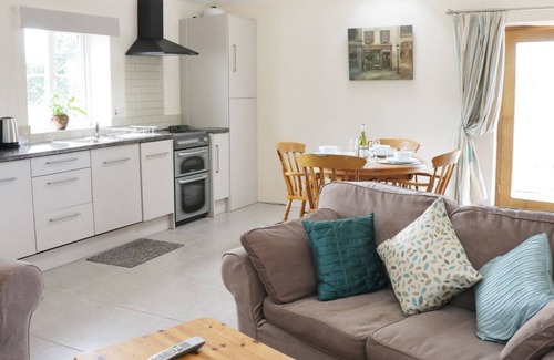 Stoney Stretton House | GRANARY COTTAGE, pet friendly, character holiday cottage in Westbury