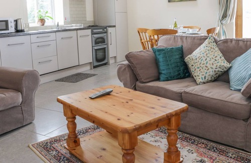 Stoney Stretton House | GRANARY COTTAGE, pet friendly, character holiday cottage in Westbury