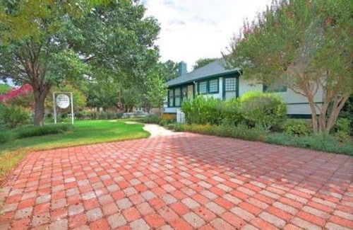 Granbury Bed & Breakfast | Granbury Gardens Bed and Breakfast