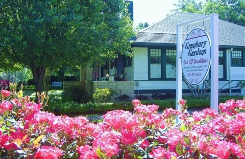 Granbury Bed & Breakfast | Granbury Gardens Bed and Breakfast