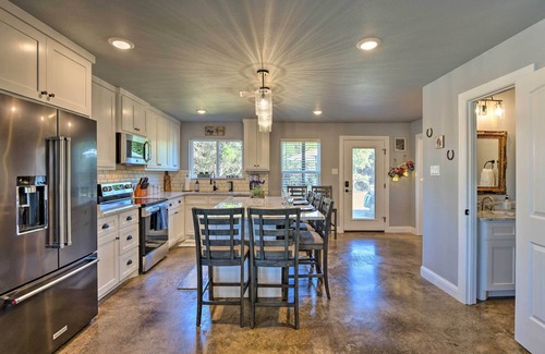Granbury House | Granbury Home w/Hot Tub & Furnished Patio!