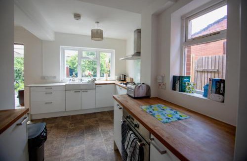 Portswood House | Granby Grove Townhouse - Southampton